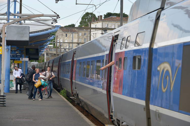 TGV en gare de Niort
